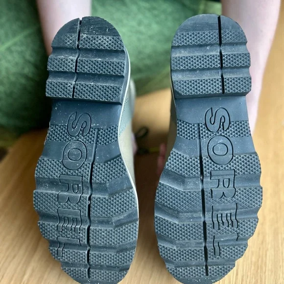 Sorel Gray and Green Winter Boots - Picture 5 of 5